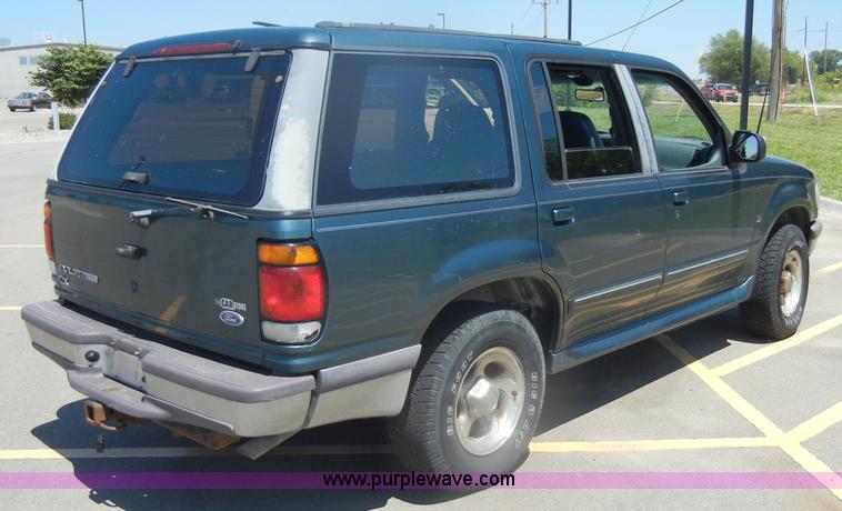 image for item D4313 1997 Ford Explorer XLT SUV