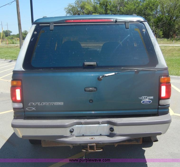 image for item D4313 1997 Ford Explorer XLT SUV
