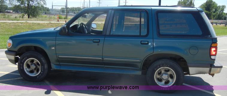 image for item D4313 1997 Ford Explorer XLT SUV