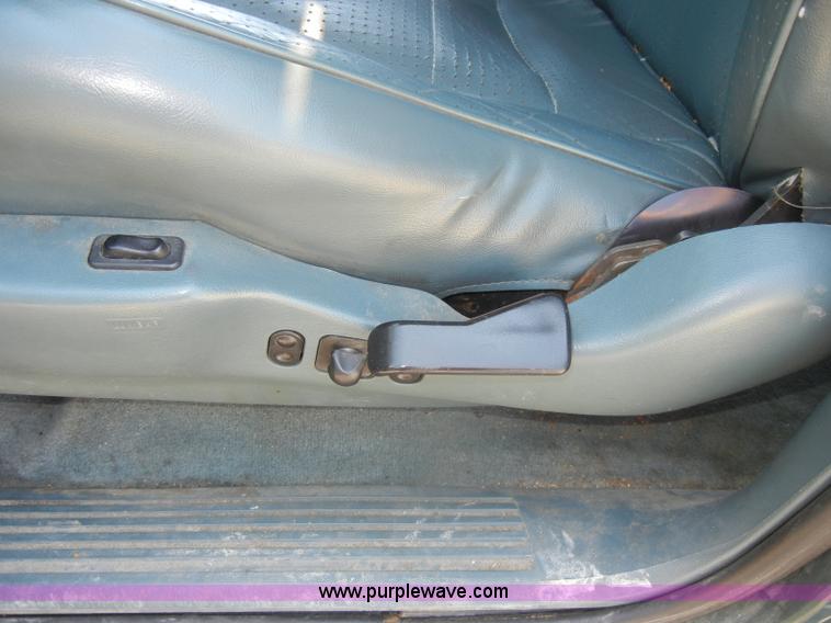 image for item D4313 1997 Ford Explorer XLT SUV