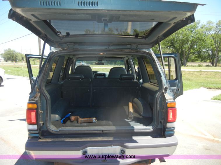 image for item D4313 1997 Ford Explorer XLT SUV
