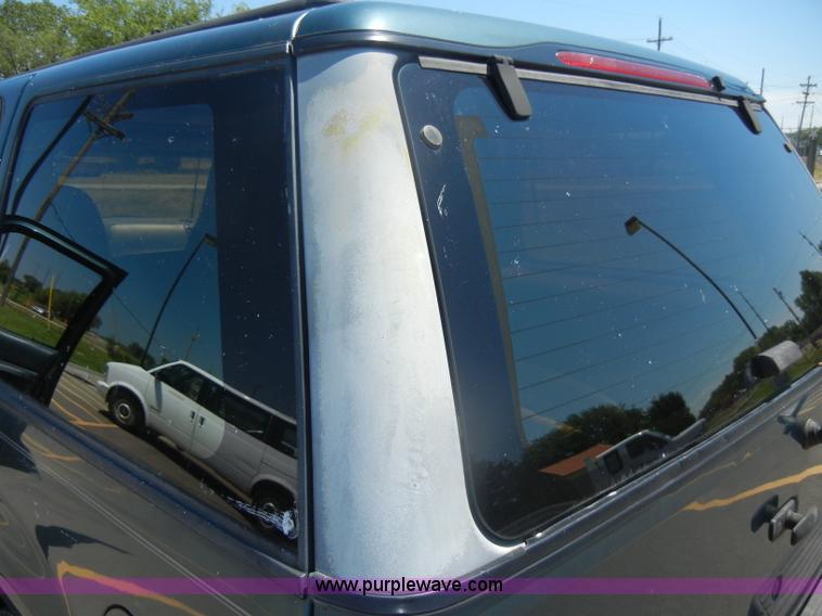 image for item D4313 1997 Ford Explorer XLT SUV