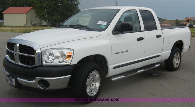 image for item D4402 2007 Dodge Ram 1500 Quad Cab pickup truck