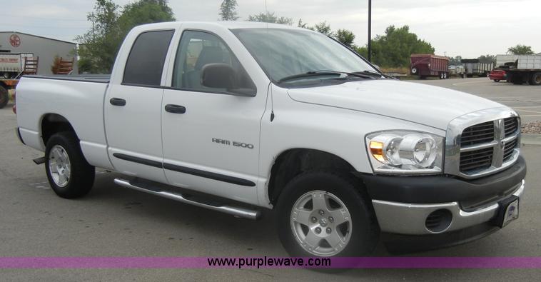 image for item D4402 2007 Dodge Ram 1500 Quad Cab pickup truck