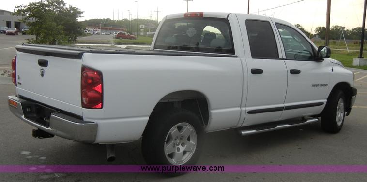 image for item D4402 2007 Dodge Ram 1500 Quad Cab pickup truck