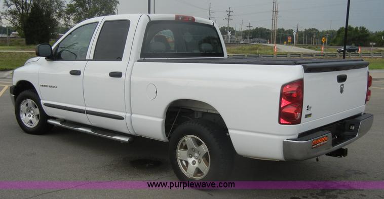 image for item D4402 2007 Dodge Ram 1500 Quad Cab pickup truck