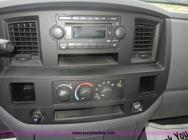 image for item D4402 2007 Dodge Ram 1500 Quad Cab pickup truck