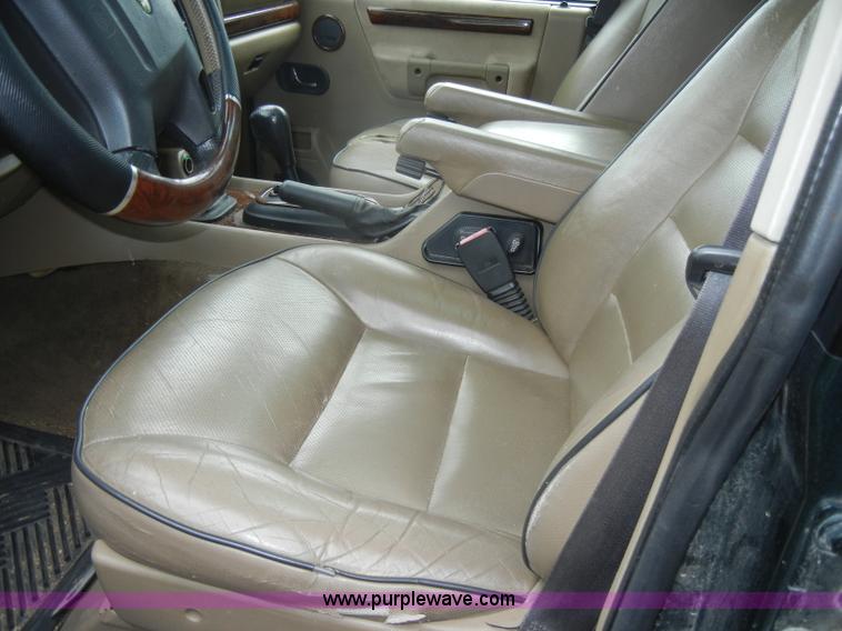 image for item D4403 1999 Land Rover Discovery Series II SUV