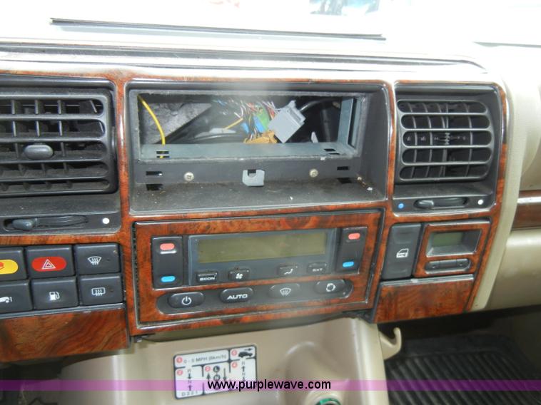 image for item D4403 1999 Land Rover Discovery Series II SUV