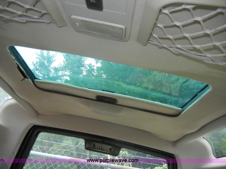 image for item D4403 1999 Land Rover Discovery Series II SUV