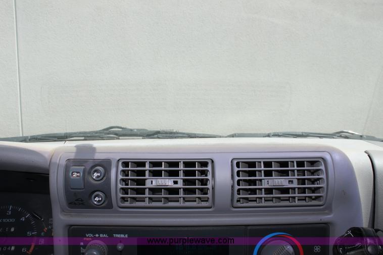 image for item D5123 1997 GMC Jimmy SL SUV