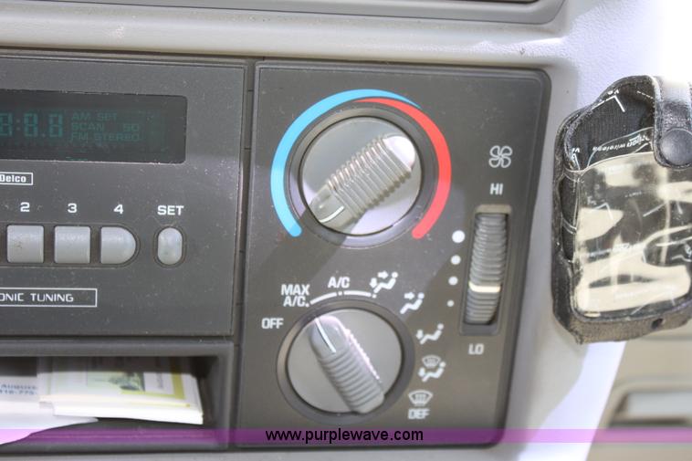 image for item D5123 1997 GMC Jimmy SL SUV