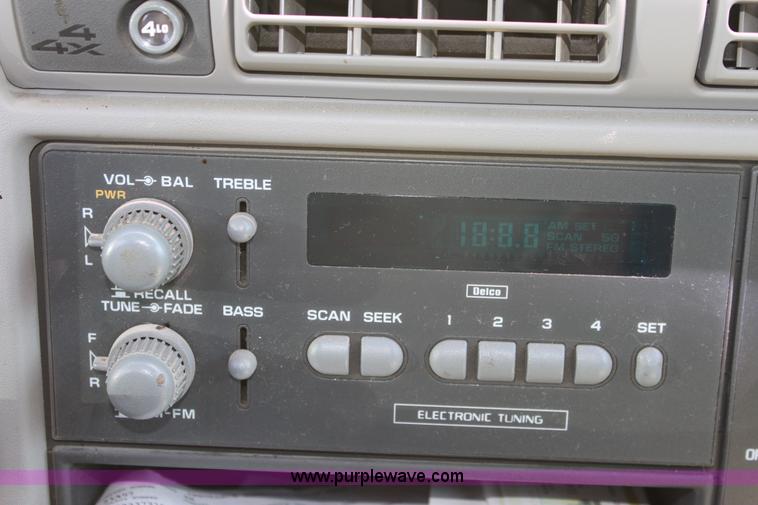 image for item D5123 1997 GMC Jimmy SL SUV