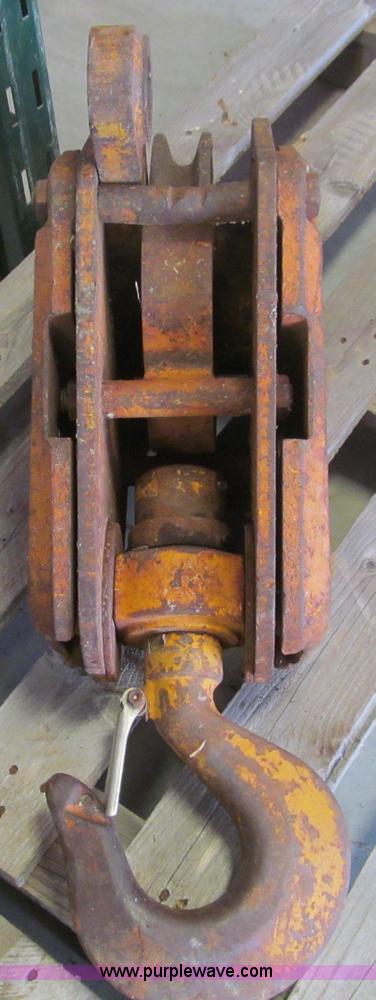 image for item F4521 Assorted hooks