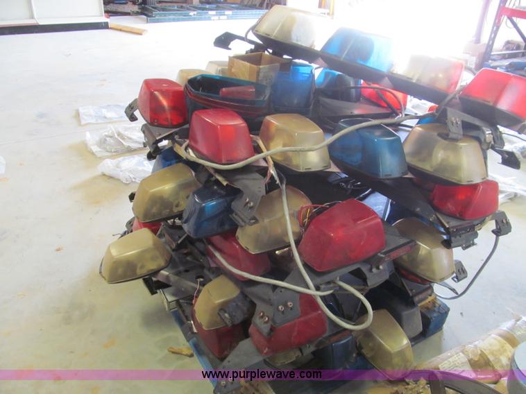 image for item F4522 Assorted Federal Signal Vector light bars