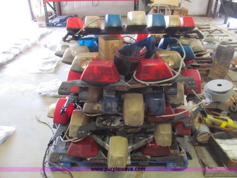 image for item F4522 Assorted Federal Signal Vector light bars