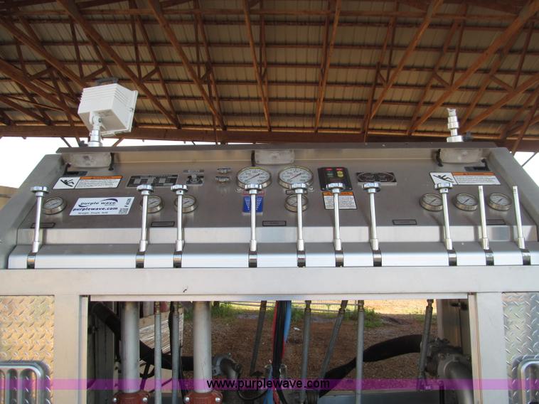 image for item F4526 2006 Hale pump with controls