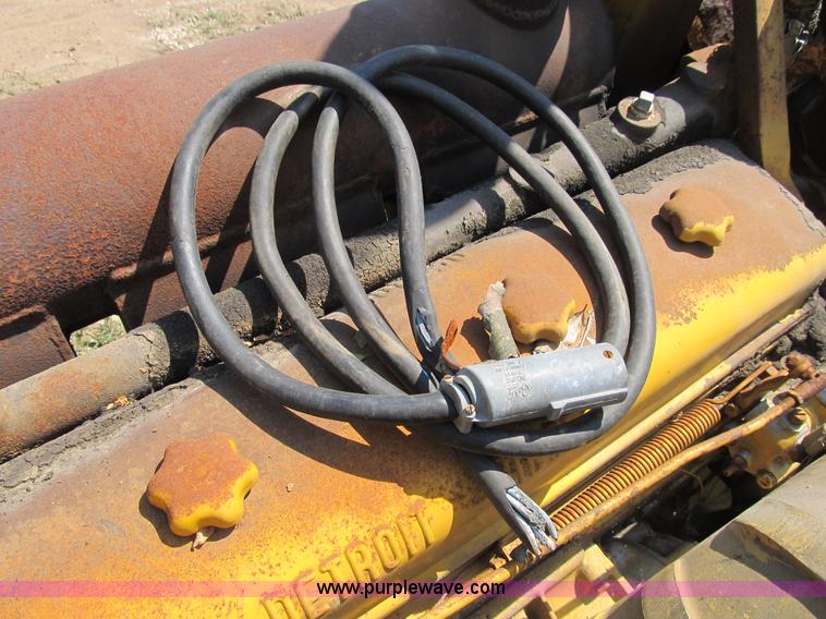 image for item K9333 Detroit 671 diesel engine