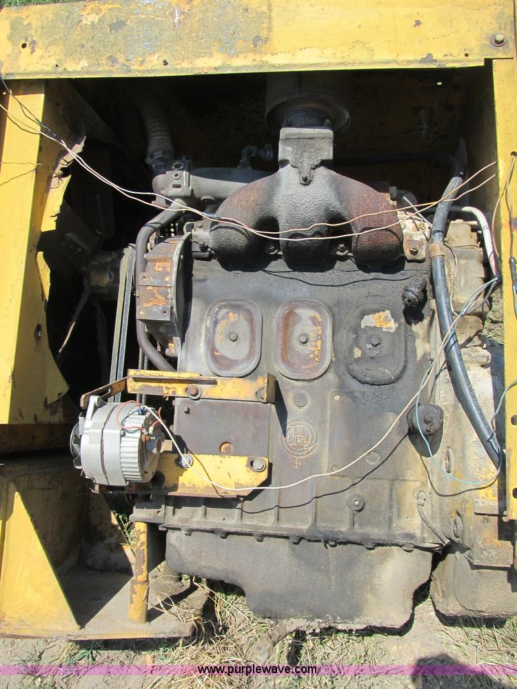 image for item K9335 Detroit 371 diesel engine