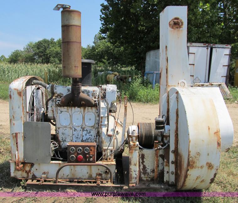 image for item K9336 Detroit 371 diesel engine