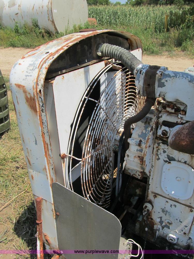 image for item K9336 Detroit 371 diesel engine