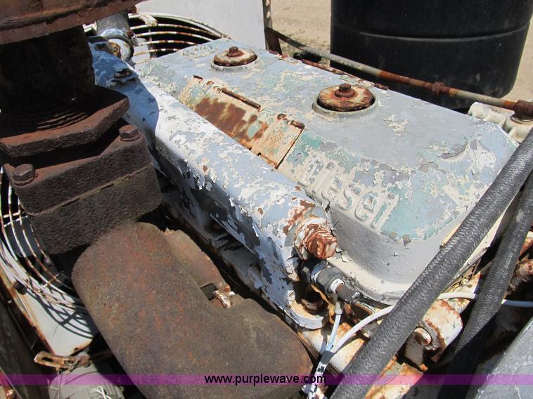 image for item K9336 Detroit 371 diesel engine