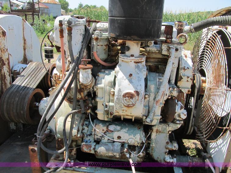 image for item K9336 Detroit 371 diesel engine