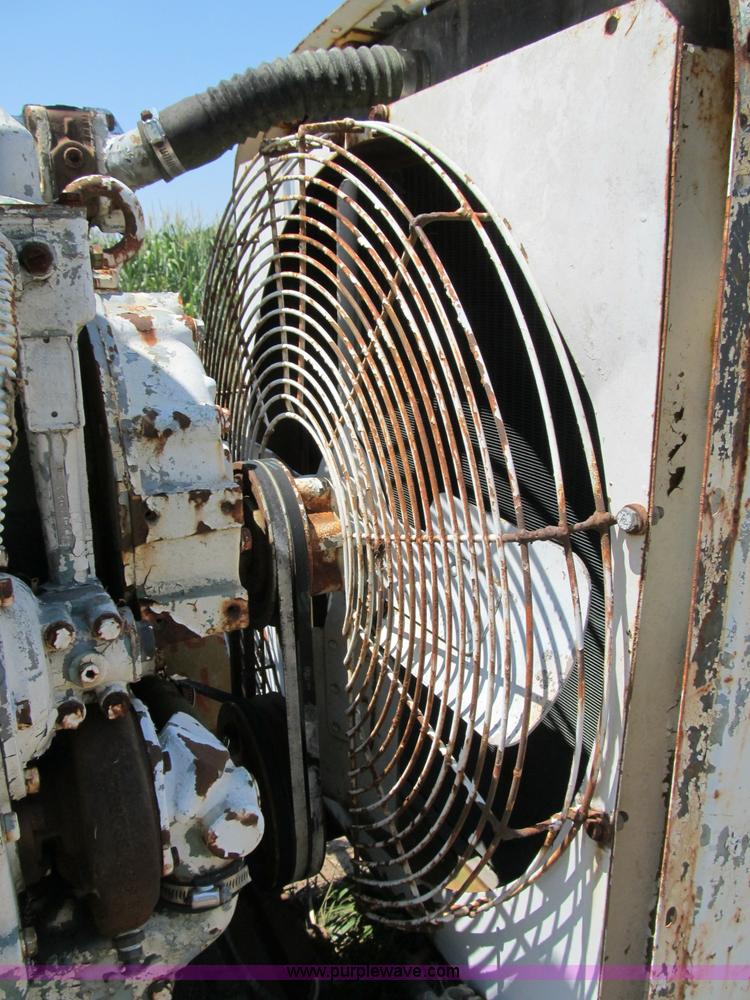 image for item K9336 Detroit 371 diesel engine