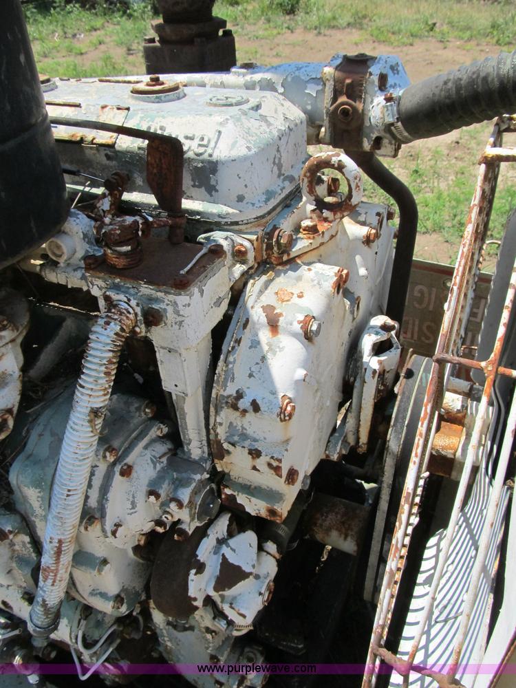 image for item K9336 Detroit 371 diesel engine