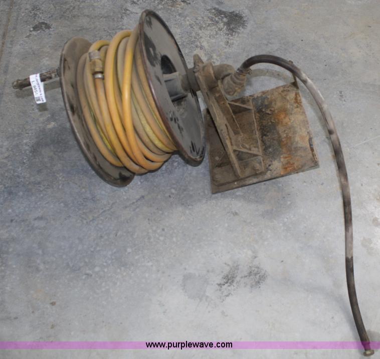 image for item L9454 Air hose and reel