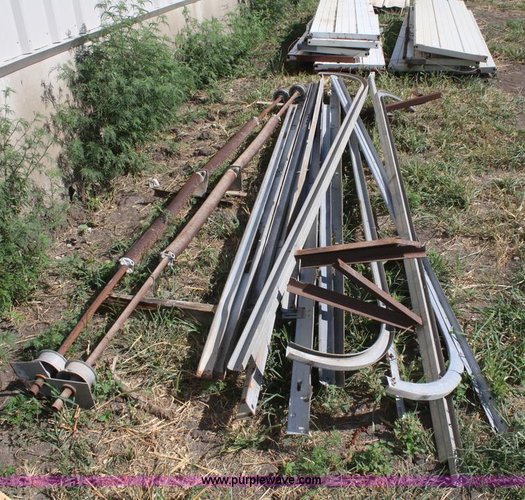 image for item L9476 (2) Garage doors