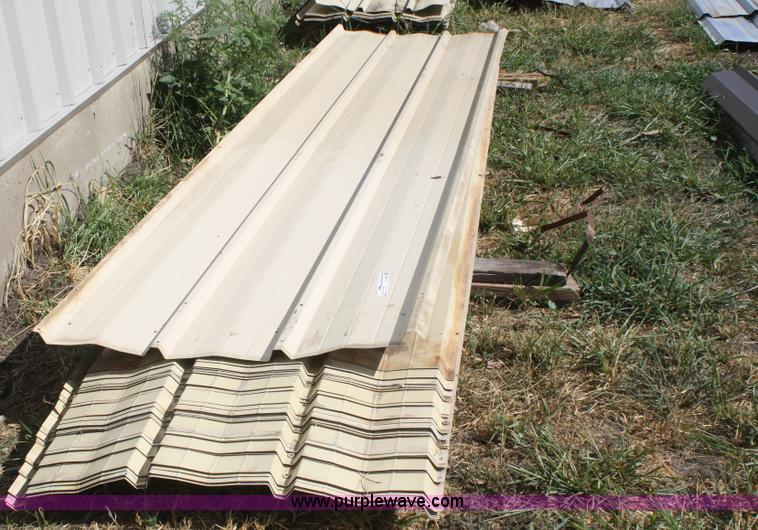 image for item L9478 Metal siding and assorted pieces