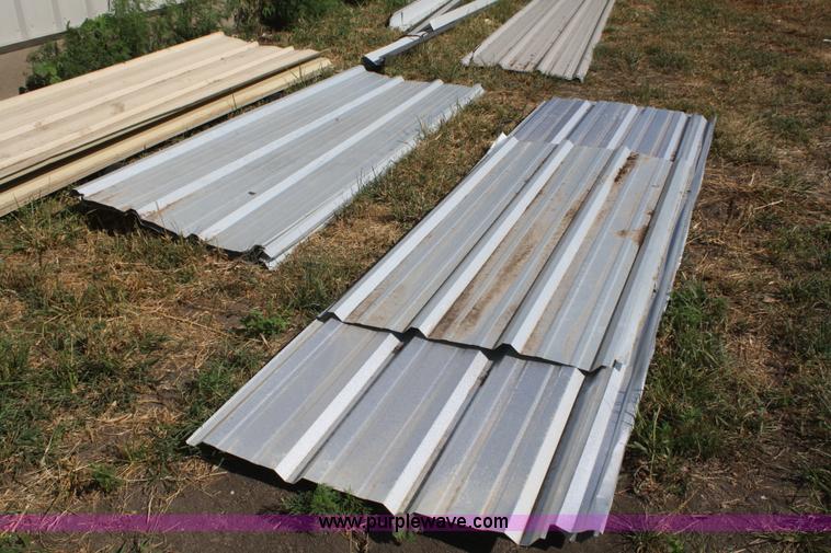 image for item L9478 Metal siding and assorted pieces