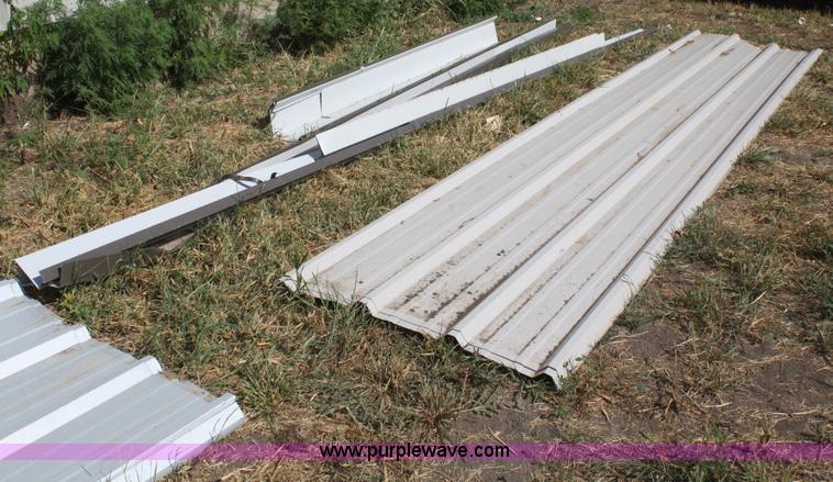 image for item L9478 Metal siding and assorted pieces