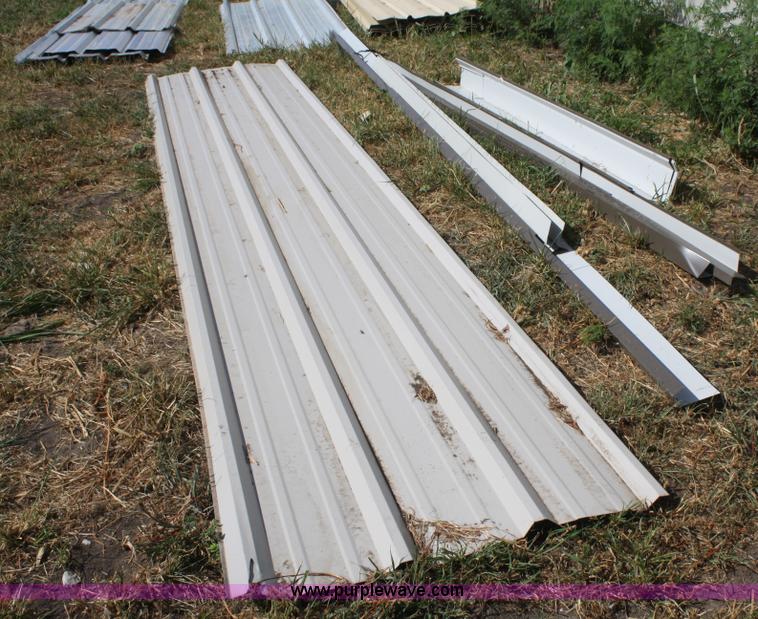 image for item L9478 Metal siding and assorted pieces