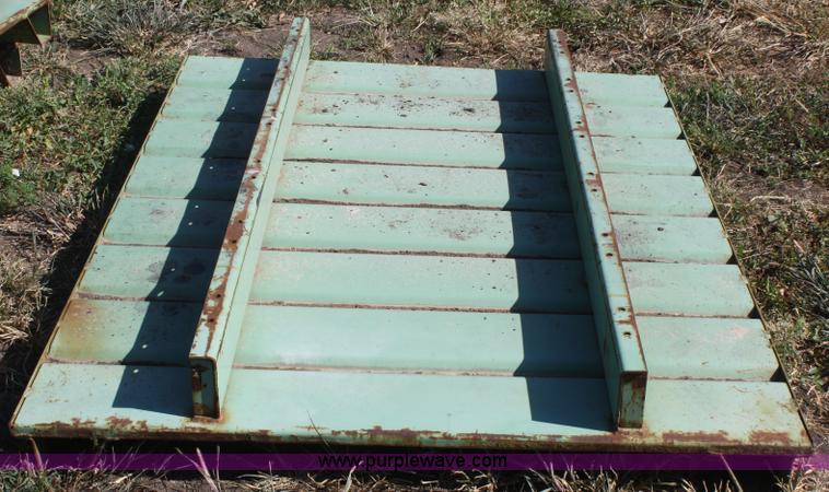 image for item L9479 (10) steel pallets