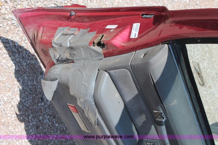 image for item L9945 1994 Lincoln Town Car Signature