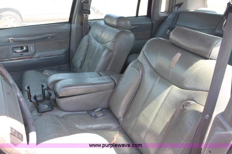 image for item L9945 1994 Lincoln Town Car Signature