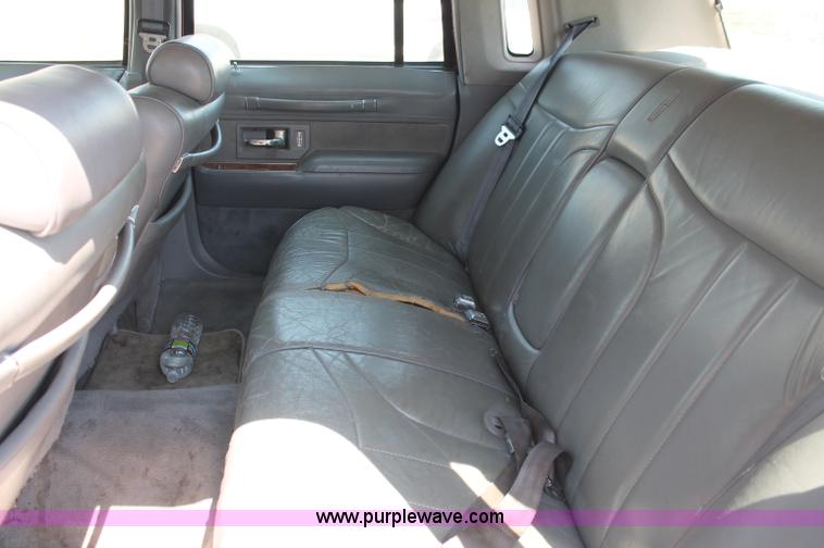 image for item L9945 1994 Lincoln Town Car Signature