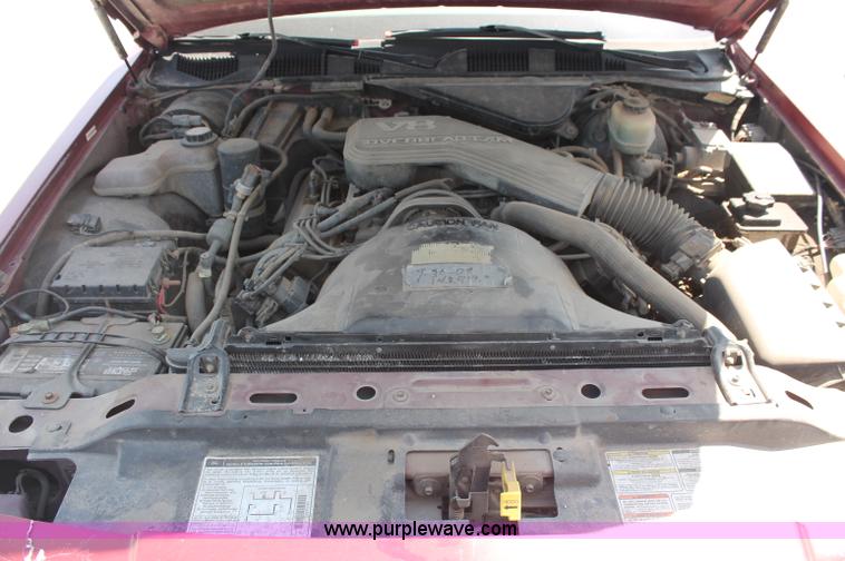 image for item L9945 1994 Lincoln Town Car Signature