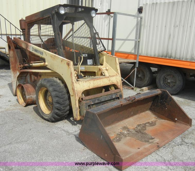 image for item M9710 Ford CL25 skid steer
