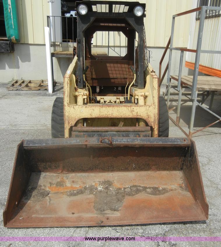 image for item M9710 Ford CL25 skid steer