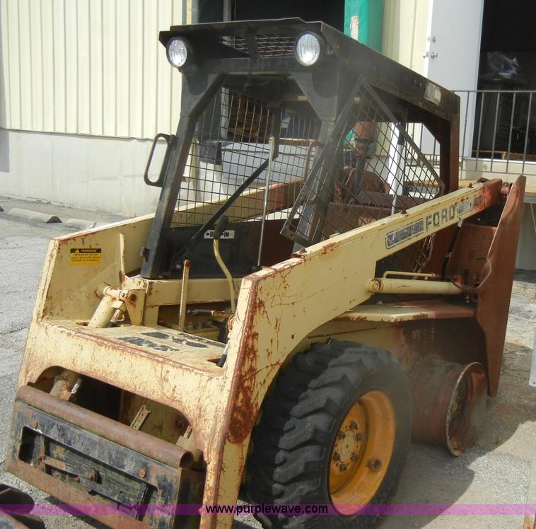 image for item M9710 Ford CL25 skid steer