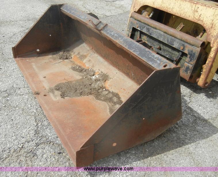 image for item M9710 Ford CL25 skid steer