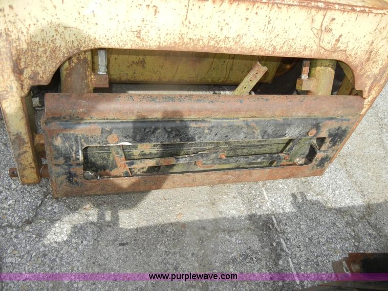 image for item M9710 Ford CL25 skid steer