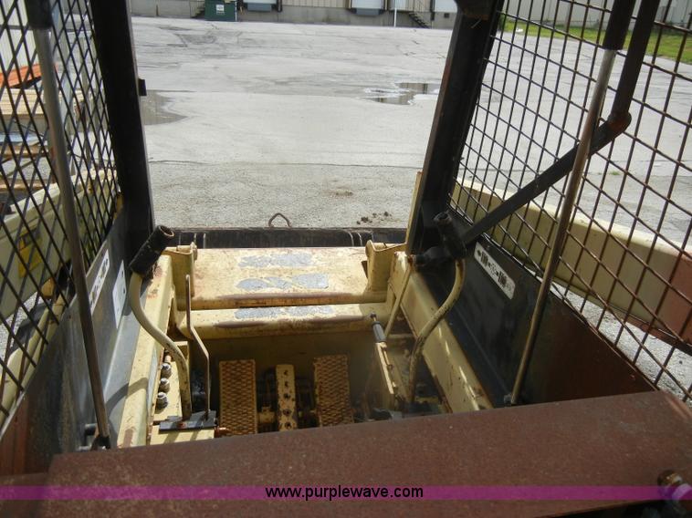 image for item M9710 Ford CL25 skid steer