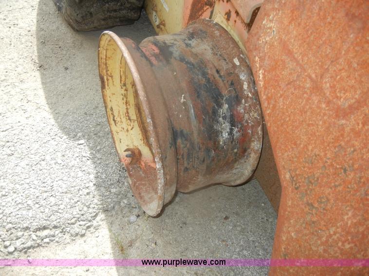 image for item M9710 Ford CL25 skid steer