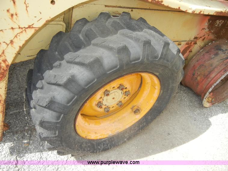 image for item M9710 Ford CL25 skid steer