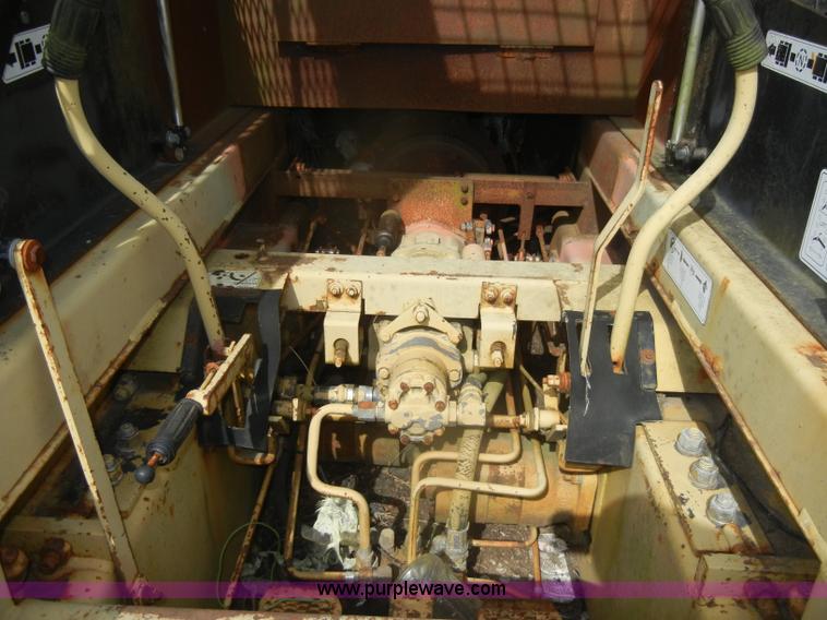 image for item M9710 Ford CL25 skid steer