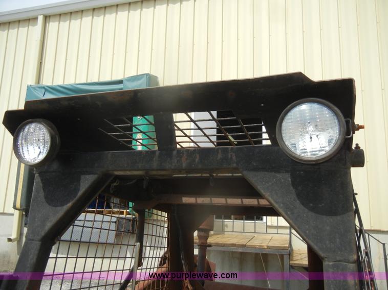 image for item M9710 Ford CL25 skid steer